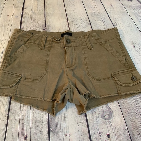 Celebrity Pink Pants - Celebrity Pink | Shorts Olive Color Size L